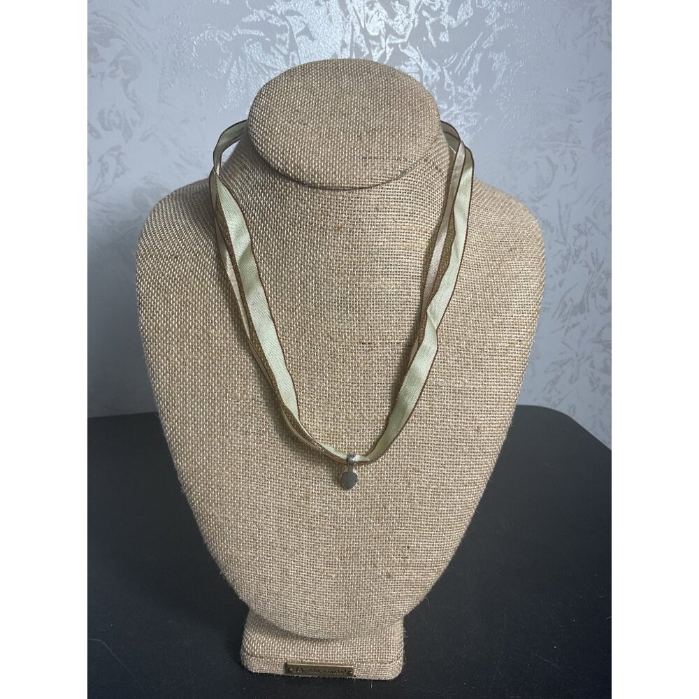 Handcrafted Ribbon Leaf Women's Collar Necklace